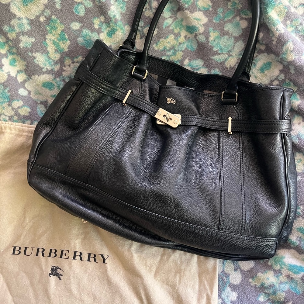 Beautiful extra large Burberry black pebbled leather shoulder bag purse handbag